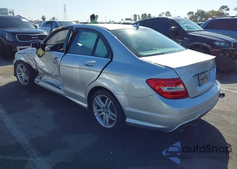 2013 Mercedes-Benz C 250 Sport из США, поврежденный, VIN WDDGF4HB9DA854436